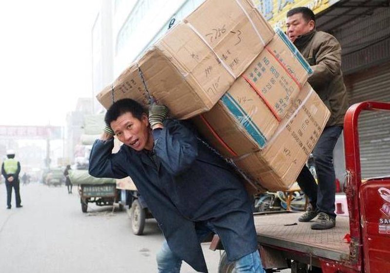 在工厂和仓库中,设备搬运是一项不可或缺的任务。选择合适的搬运工具可以大大提高效率并减少工作强度。